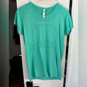 Lululemon top Size 12 teal